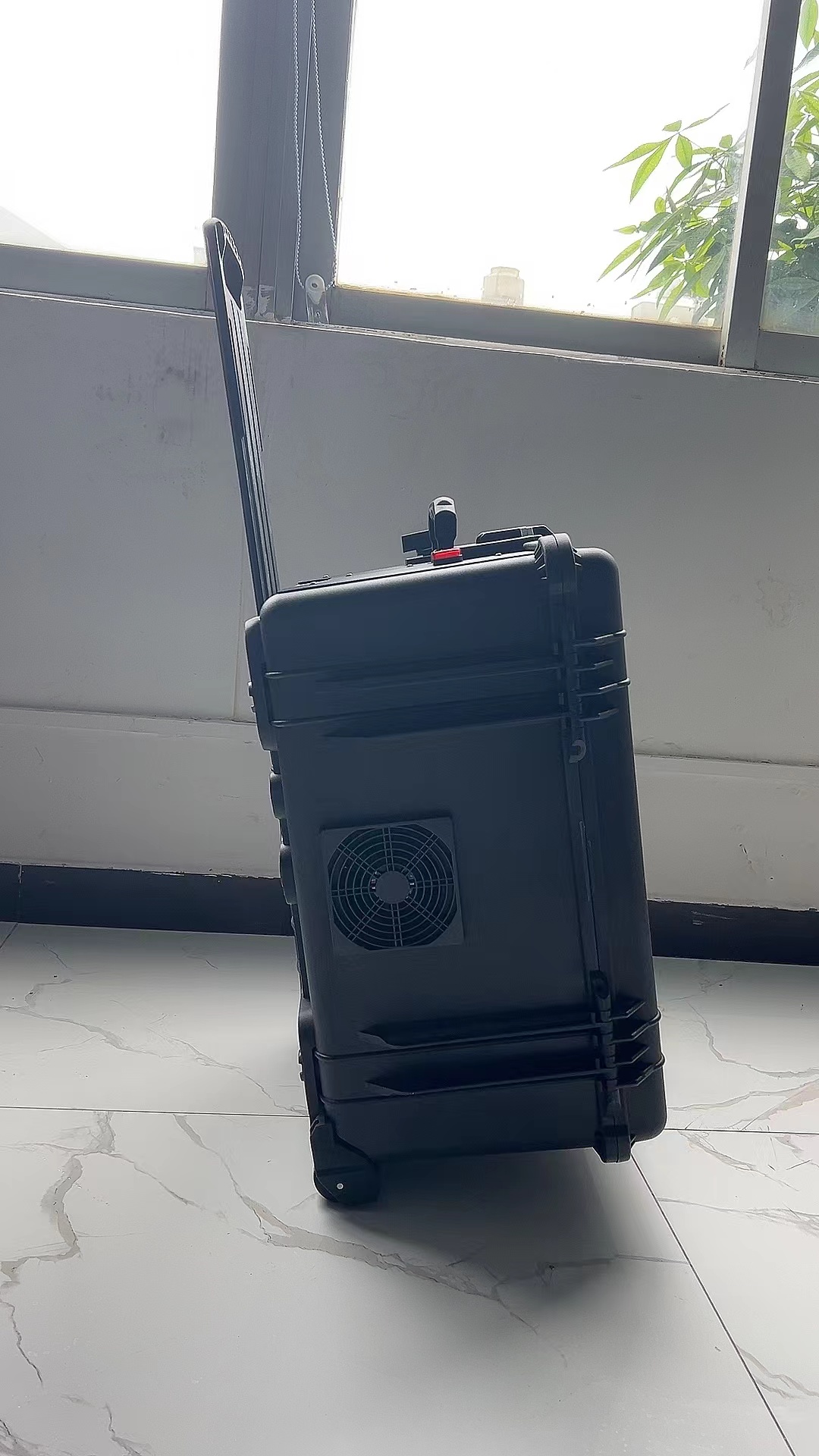 平山手拉箱型移动通信干扰器